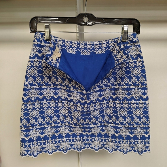 LOFT Petite Embroidered Eyelet Mini Skirt Trefoil Scalloped Hem Blue White 4P - Picture 5 of 6